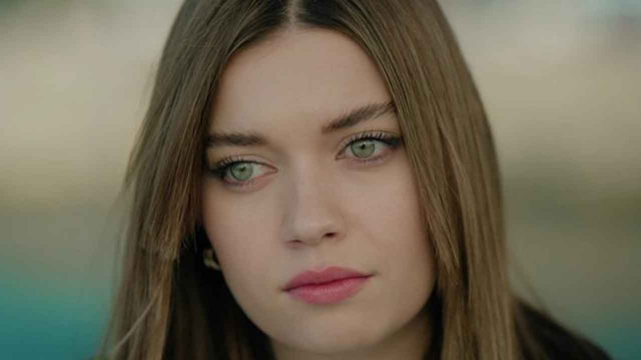 Afra Saraçoğlu kimdir, hangi dizilerde oynadı?