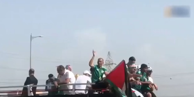 Afrika Kupası’nı alıp Filistin bayrağı dalgalandırdılar! Cezayirli oyuncular Filistin'i unutmadı