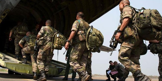 Afrika ülkesi, Fransız askerlerinin ülkeden ayrılmasını istedi