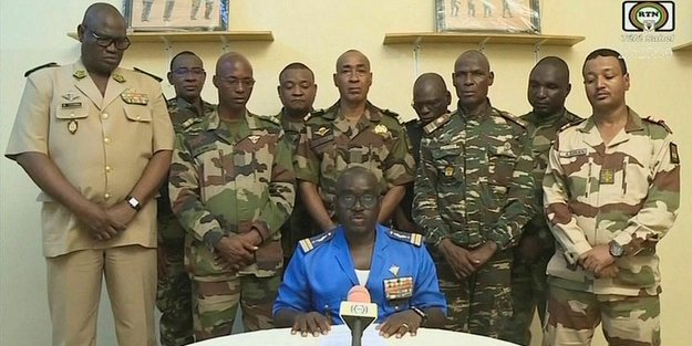 Afrika ülkesinde asker yönetime el koydu