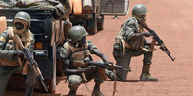 Afrika ülkesinde katliam: 92 asker öldürüldü