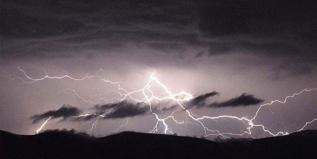 Afrika ülkesinde yıldırım düştü: 20 kişi can verdi