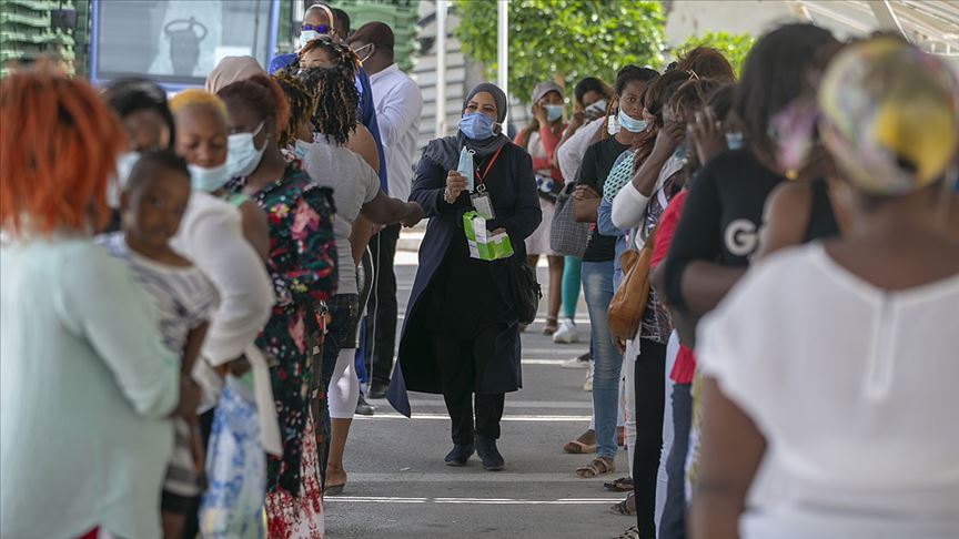 Afrika'da 1000 sağlık çalışanı Kovid-19'a yakalandı