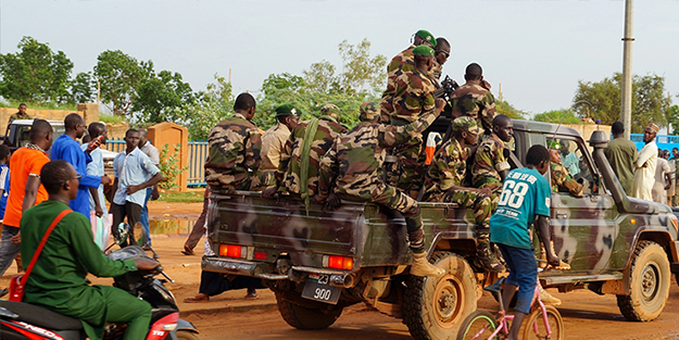 Afrika'da savaş çanları! ECOWAS'ın müdahalesine karşın bir ülke Nijer'e asker konuşlandırıyor