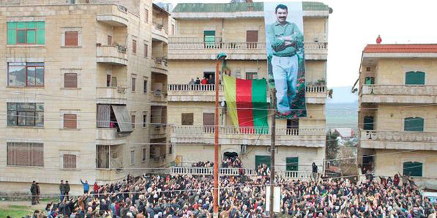 Afrin merkezde teröristbaşı posteri! O isim paylaştı