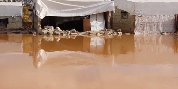 Afrin'de çadır kampı su bastı, çok sayıda sığınmacı mağdur
