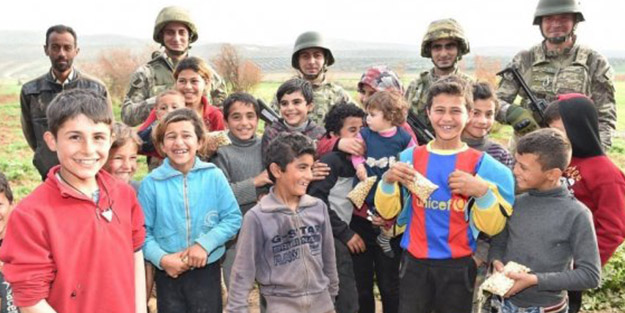 Afrin'de Mehmetçik sevgisi!