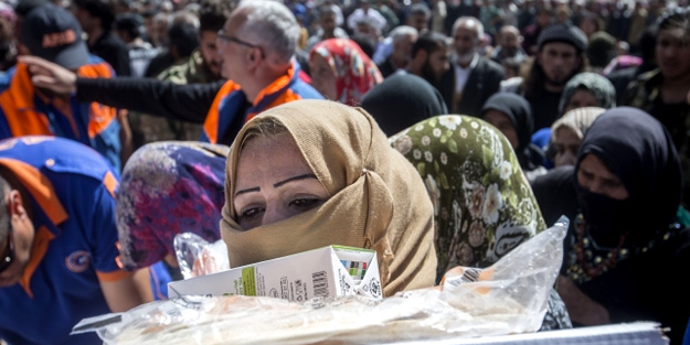 Afrin'de yardım seferberliği devam ediyor