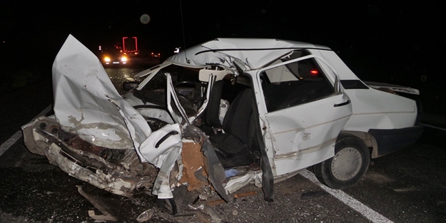 Afyon'da 3 araç kaza yaptı: 2 ölü, 6 yaralı