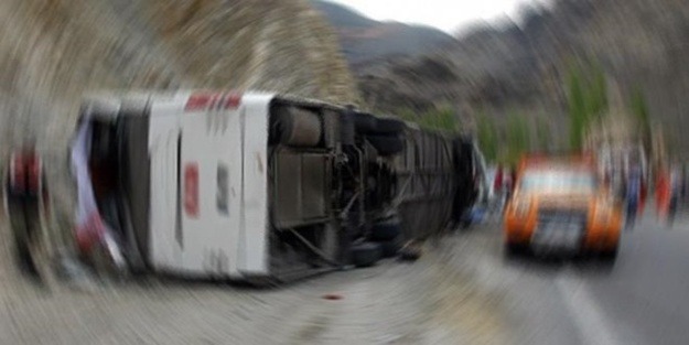 Afyon'da yolcu otobüsü devrildi