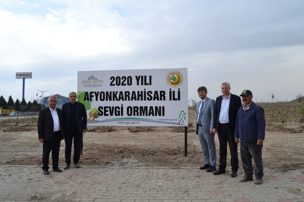 Afyonkarahisar OSB’de ağaçlandırma çalışmaları 