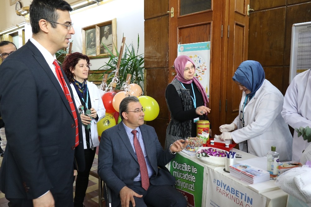 Afyonkarahisar Tren Garı’nda yolcuların kan şekeri ölçüldü 