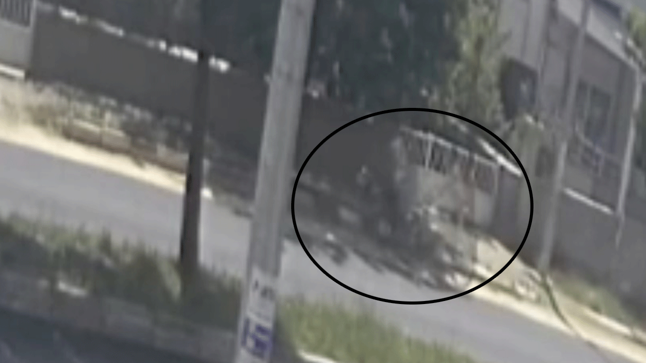 Afyonkarahisar'da 2 gencin yaralandığı motosiklet kazası kamerada!