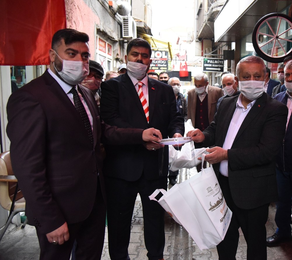 Afyonkarahisar’da berber ve kuaför salonları ücretsiz dezenfekte ediliyor 