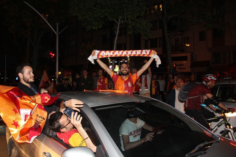 Afyonkarahisar’da Galatasaray’ın şampiyonluğu çoşkuyla kutlandı 