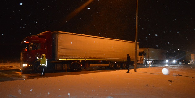 Afyonkarahisar'da kar yağışı