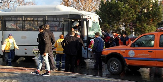 Afyonkarahisar'da kaza: 22 yaralı