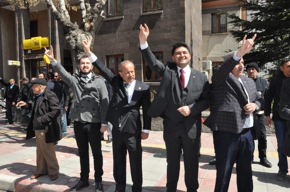 Afyonkarahisar’da MHP’den zafer yürüyüşü 