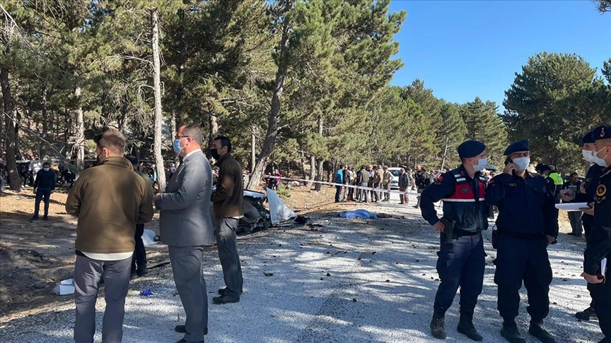 Afyonkarahisar'da öğrenci servisinin devrilmesi sonucu 5 kişi hayatını kaybetti