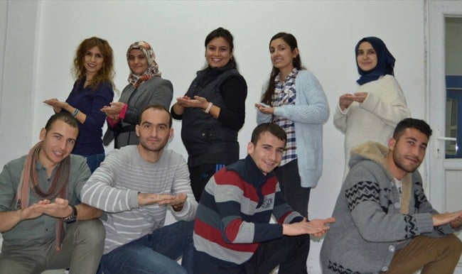 Afyonkarahisar'da öğretmenlerden işaret dili ile Çanakkale Türküsü