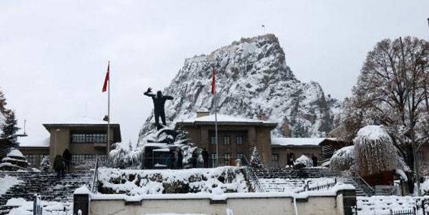 Afyonkarahisar'da okullar tatil mi son dakika: Afyon’da bugün okullar tatil mi, yarın okul var mı?