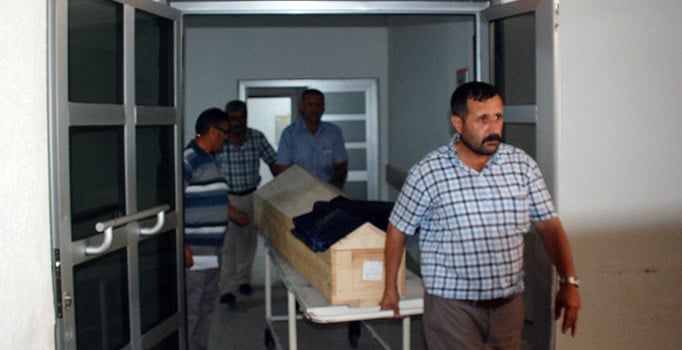 Afyonkarahisar'da salıncak ipi boynuna dolanan çocuk öldü