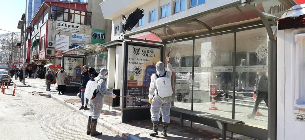 Afyonkarahisar’da şehrin ortak kullanım alanlarında dezenfektan çalışmaları 