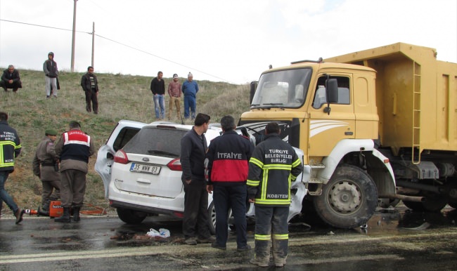 Afyonkarahisar'da trafik kazası: 1 ölü, 2 yaralı