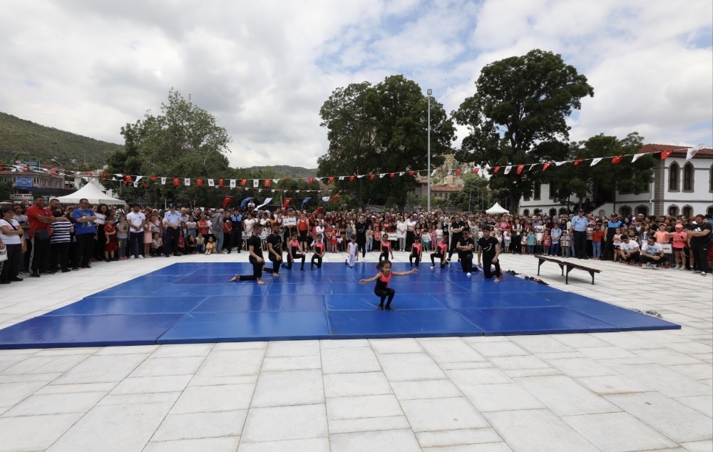 Afyonkarahisar’da yaz spor okulları açıldı 