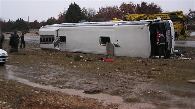Yolcu otobüsü ile kamyon çarpıştı: 35 yaralı