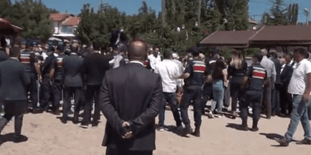 Afyonkarahisar'daki seçimde kavga çıktı!