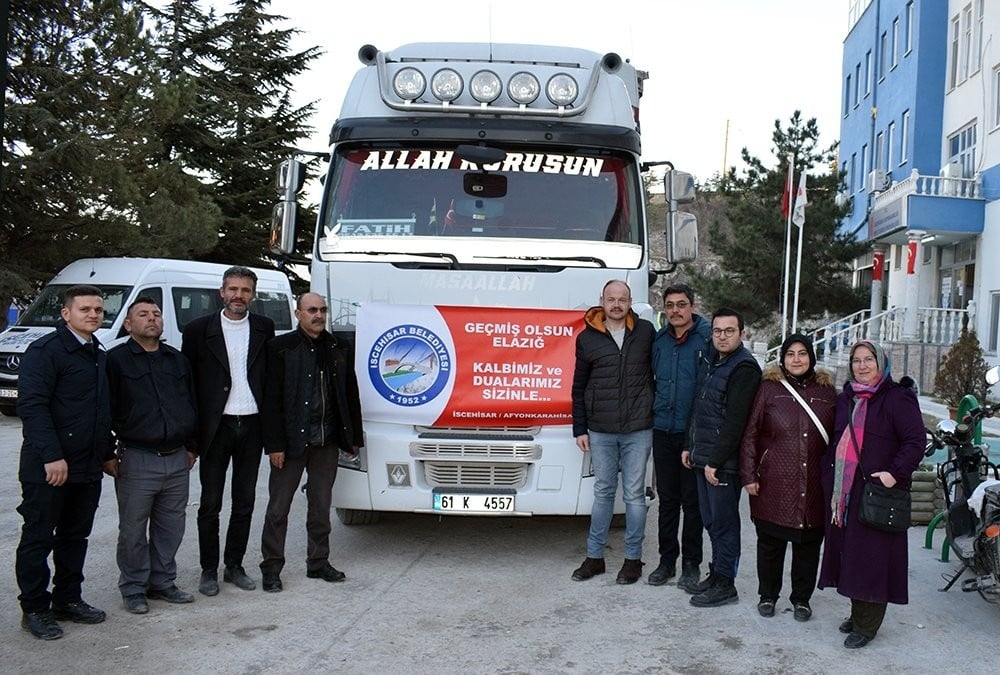 Afyonkarahisar’dan Elazığ’a yardım tırı yola çıktı 