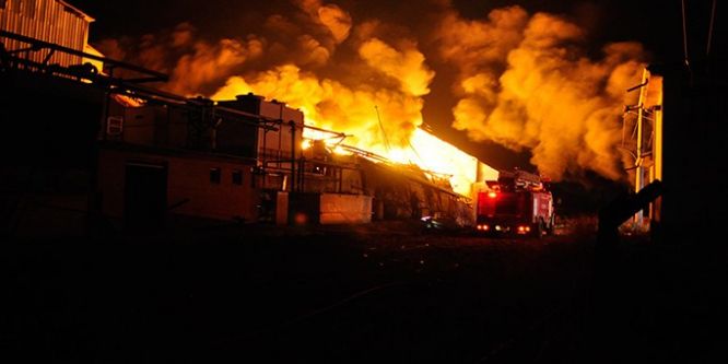 Afyonkarahisar’da fabrika yangını: 2 yaralı