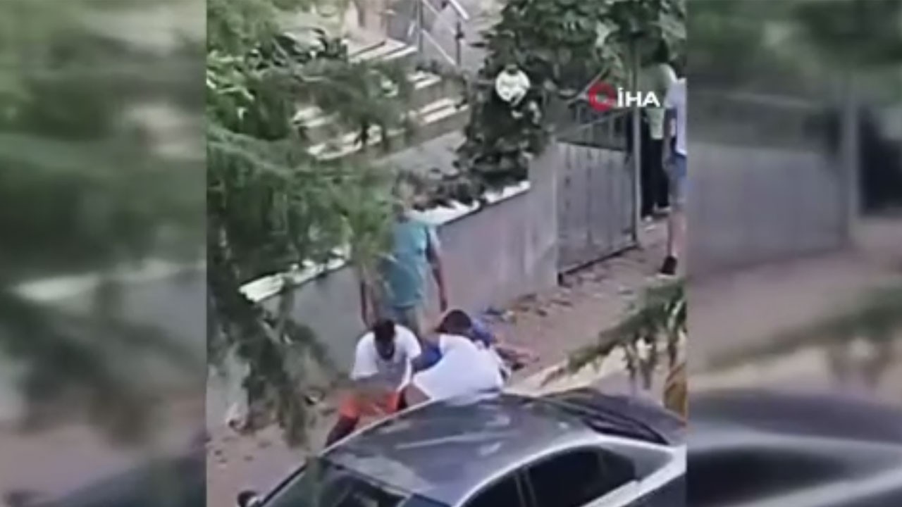 Ağabeyini darp edeni bıçakladı! Korkunç anlar kamerada