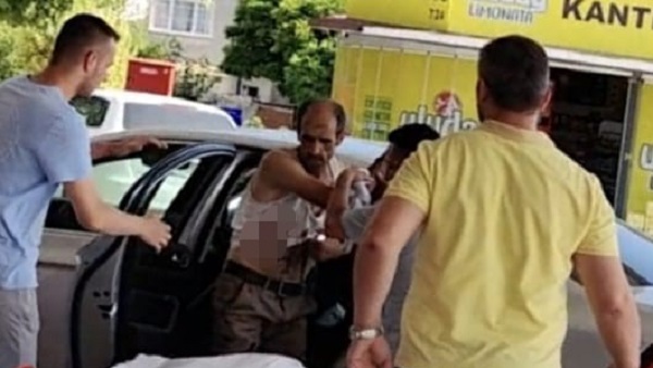 Ağaç keserken dal koluna saplandı