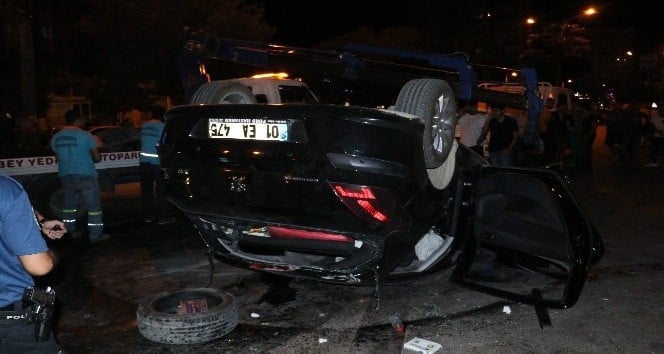 Ağaca çarpan otomobil takla attı: 4 kişi yaralandı