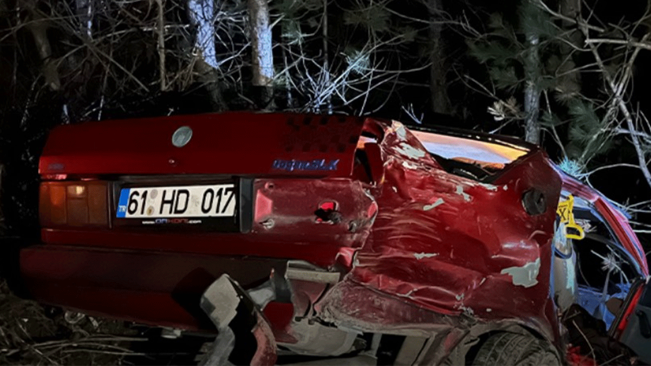 Ağaca çarpan Tofaş hurdaya döndü! 1 ölü 1 yaralı