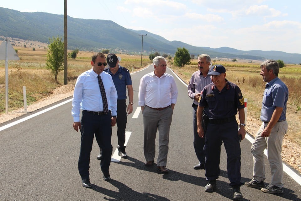 Ağaçköy-Büyükaslıhanlar grup yoluna sıcak asfalt 