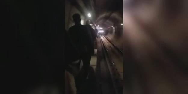 Ağam bizimle eğleniii! İBB, metroda yürüttüğü vatandaşları dünyanın en memnun yolcuları ilan etti!