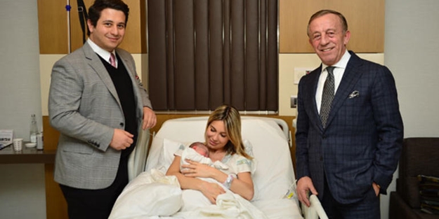Ağaoğlu dede oldu... Torununa büyük jest