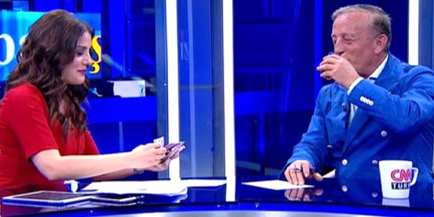 Ağaoğlu'nun paralarını saydı, CNN Türk'ten kovuldu