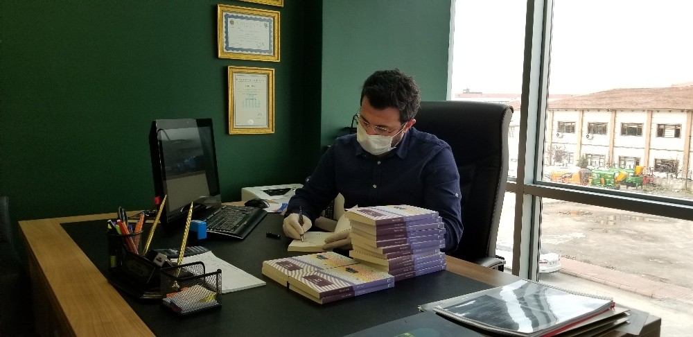 AGD mesafeleri kitapla kapatıyor 