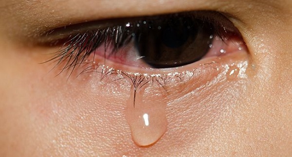 Ağlayanın orucu bozulur mu? Ağlarken gözyaşını yutanın orucu bozuluyor mu?