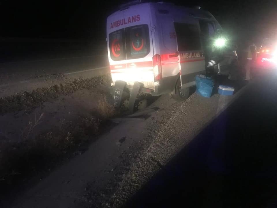 Ağrı 112 Acil ekibi görev dönüşü kaza yaptı 