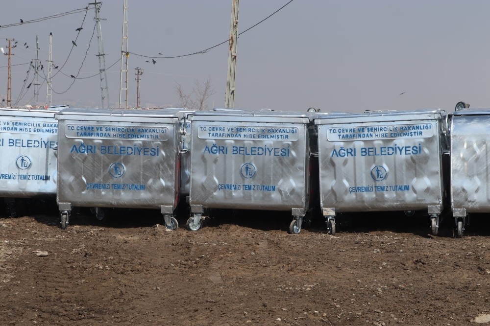Ağrı Belediyesi 693 adet çöp konteyneri aldı 