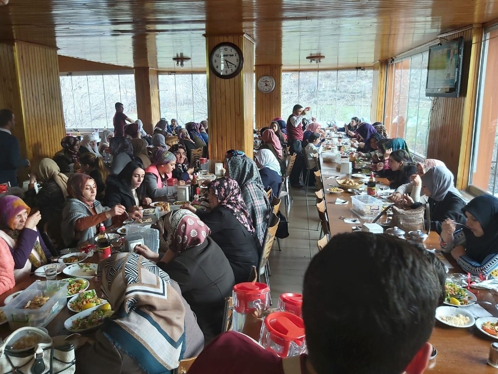 Ağrı Belediyesi Kadınlar Günü etkinliği düzenledi 