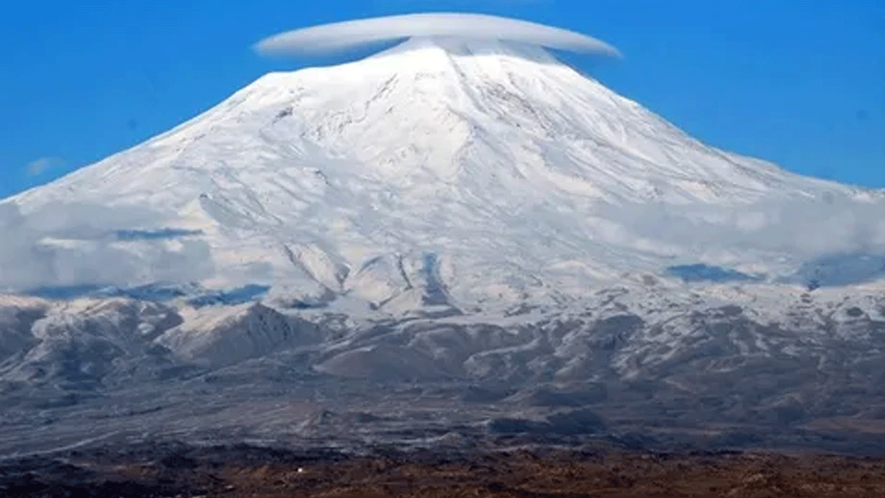 Ağrı Dağı beyaza büründü! Kar yağışı etkisini gösterdi