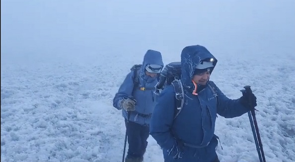 Ağrı Dağı misafirlerini sisle karşıladı