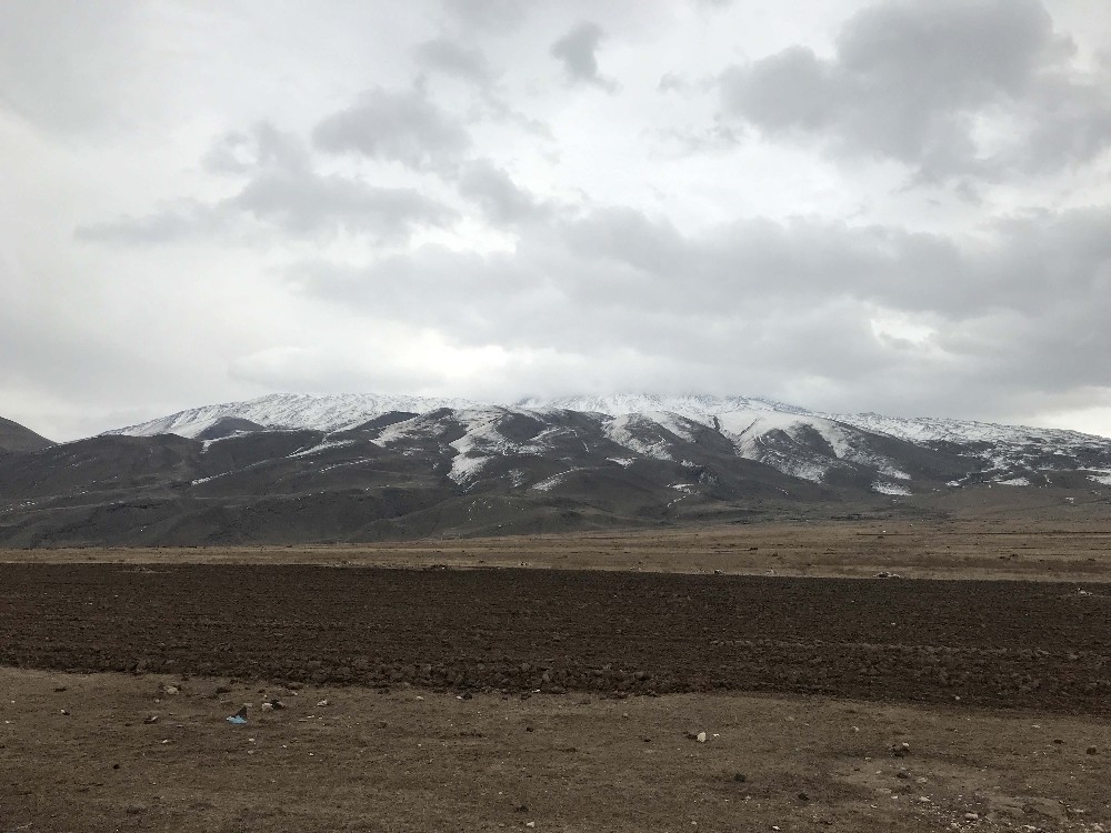 Ağrı Dağı ve eteklerine kar yağdı 