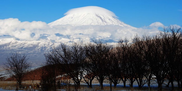 Ağrı Dağı yine takkesini taktı